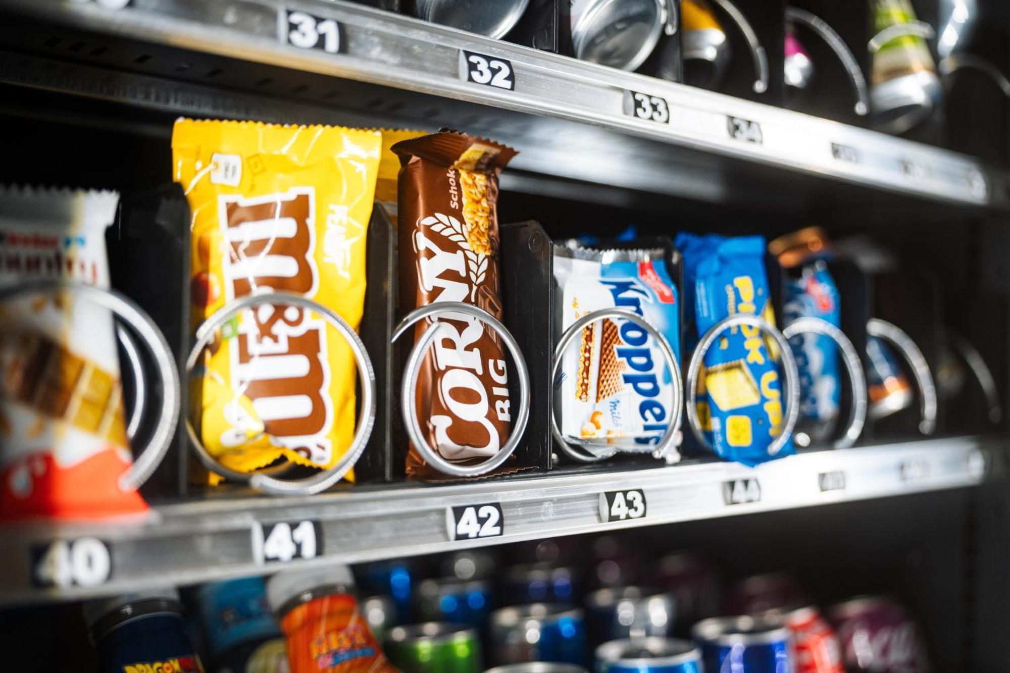 Hostel MHG Esterno foto A vending machine