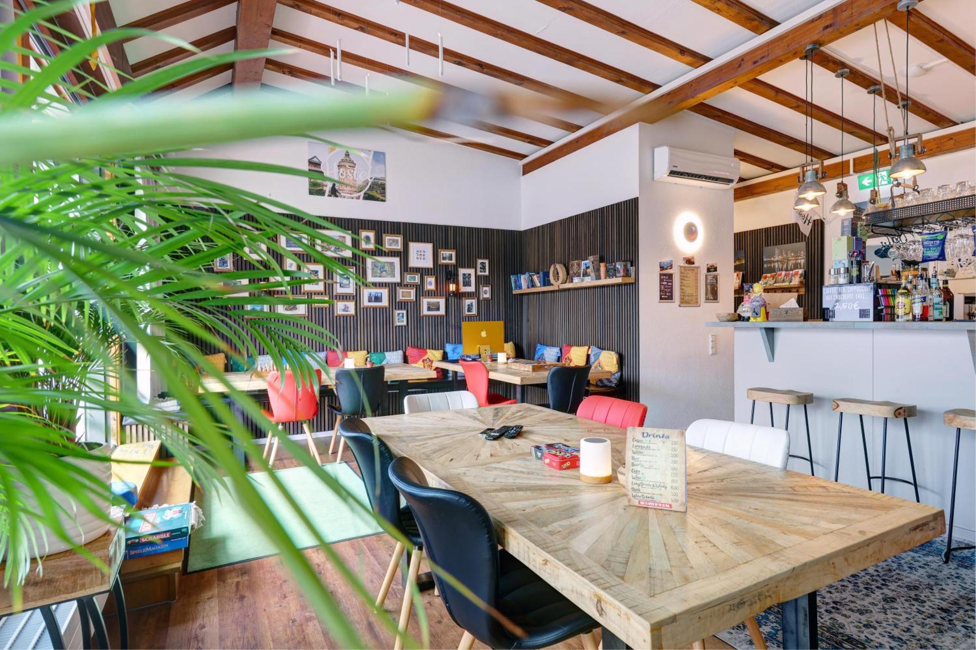 Hostel MHG Esterno foto The interior of the restaurant