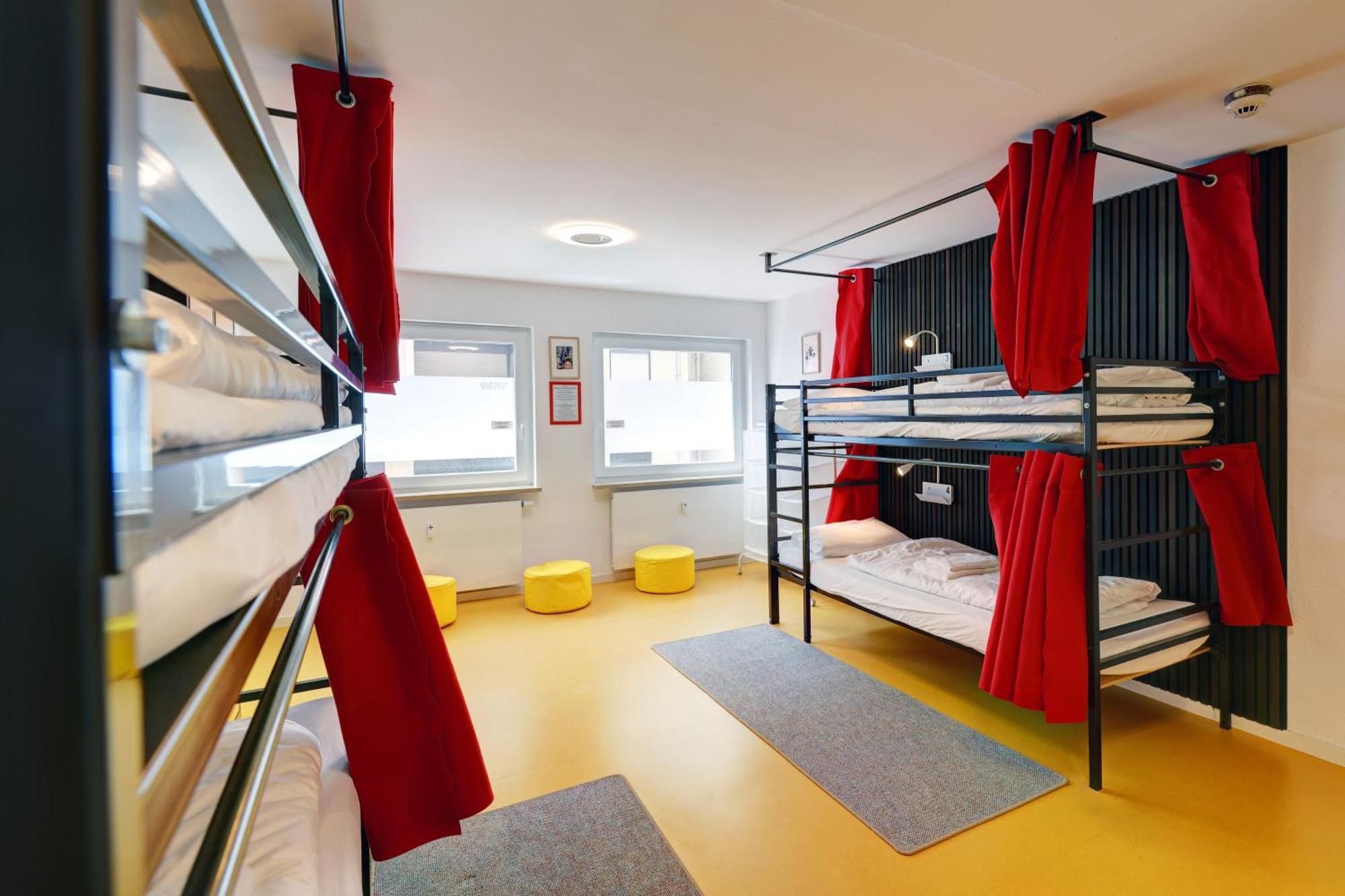 Hostel MHG Esterno foto A typical hostel room